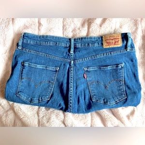 Levi’s 721 High Rise Medium Wash Skinny Jeans